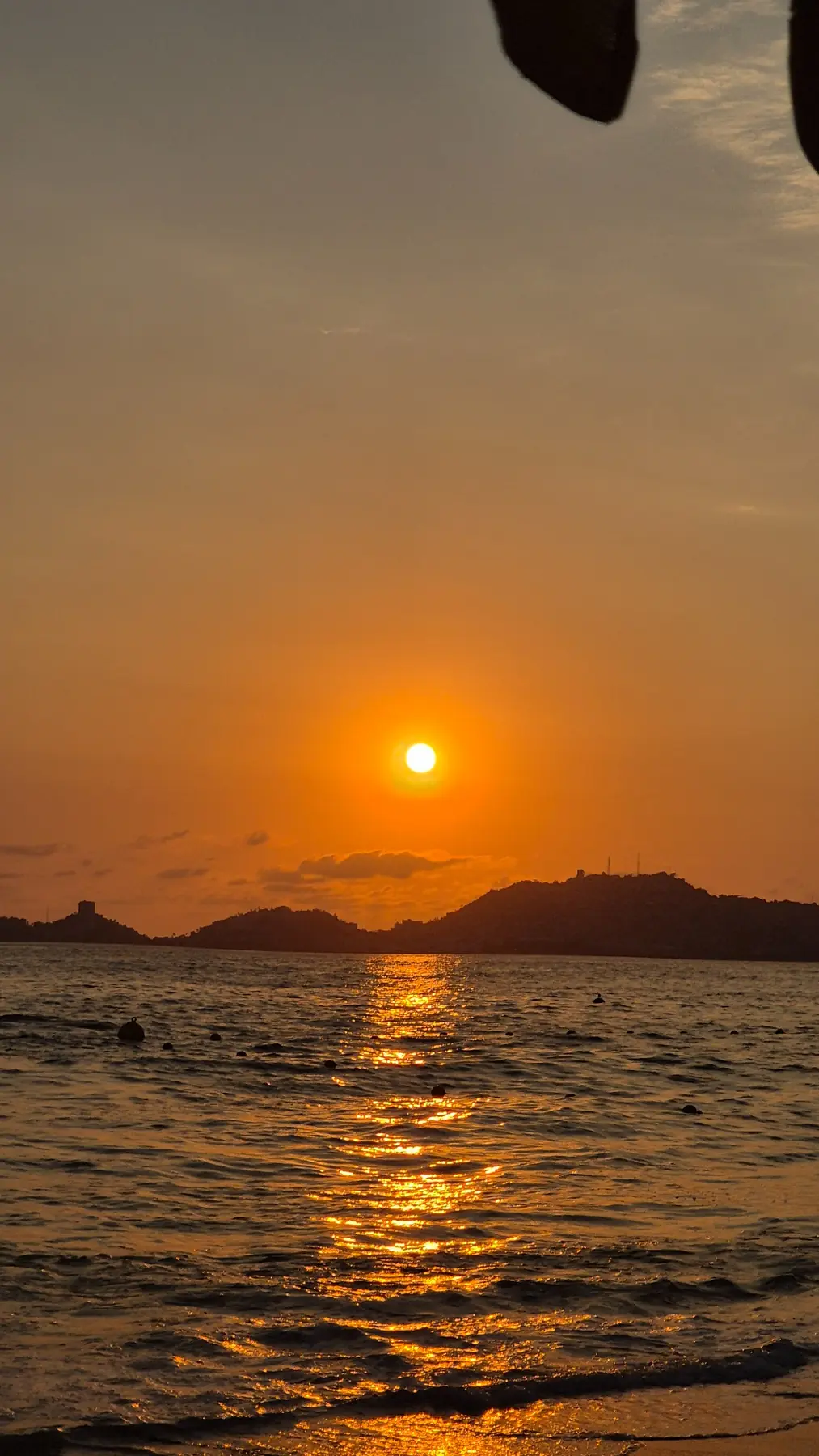 Atardecer frente al mar en Acapulco